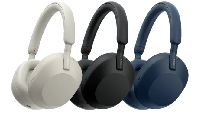 Căștile Sony WH-1000XM5 prezentate din mai multe unghiuri, evidențiind designul și funcțiile principale Căștile Sony WH-1000XM5 prezentate din mai multe unghiuri, evidențiind designul și funcțiile principale