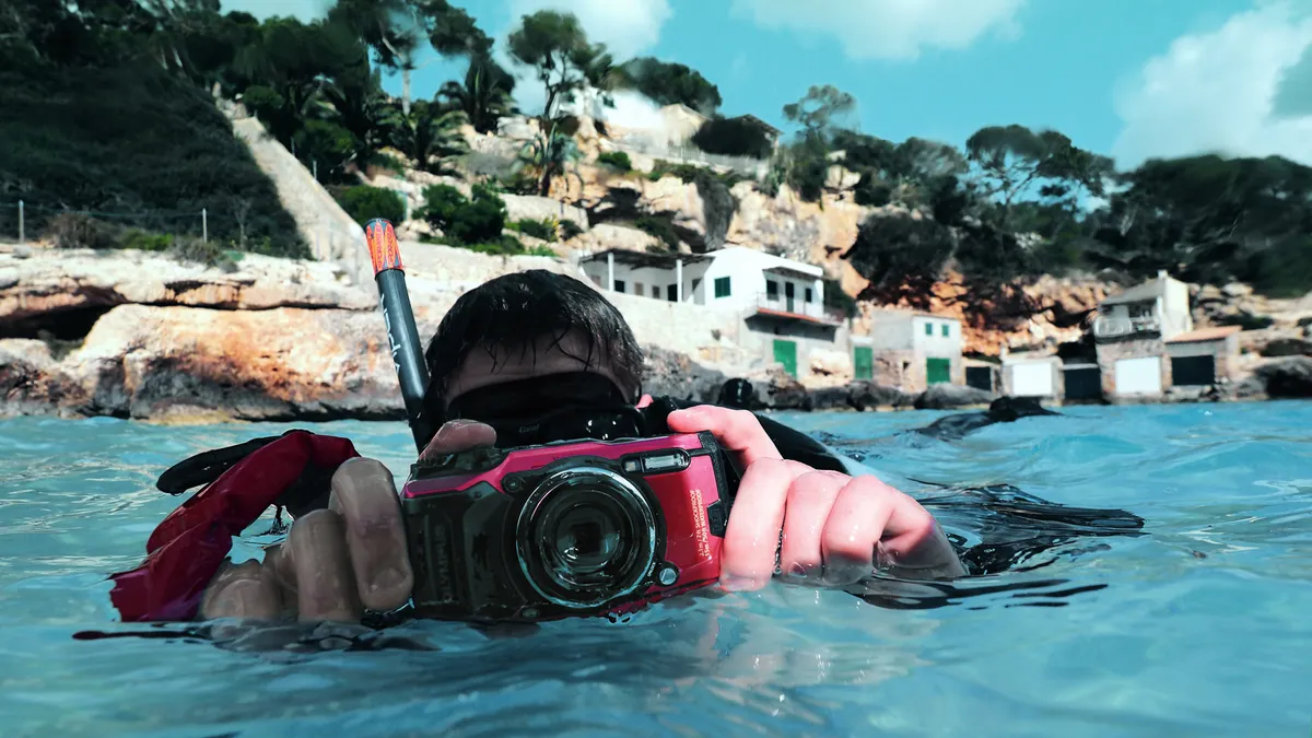 Olympus Tough TG-6 cameră foto compactă pentru concediul de vară 2025