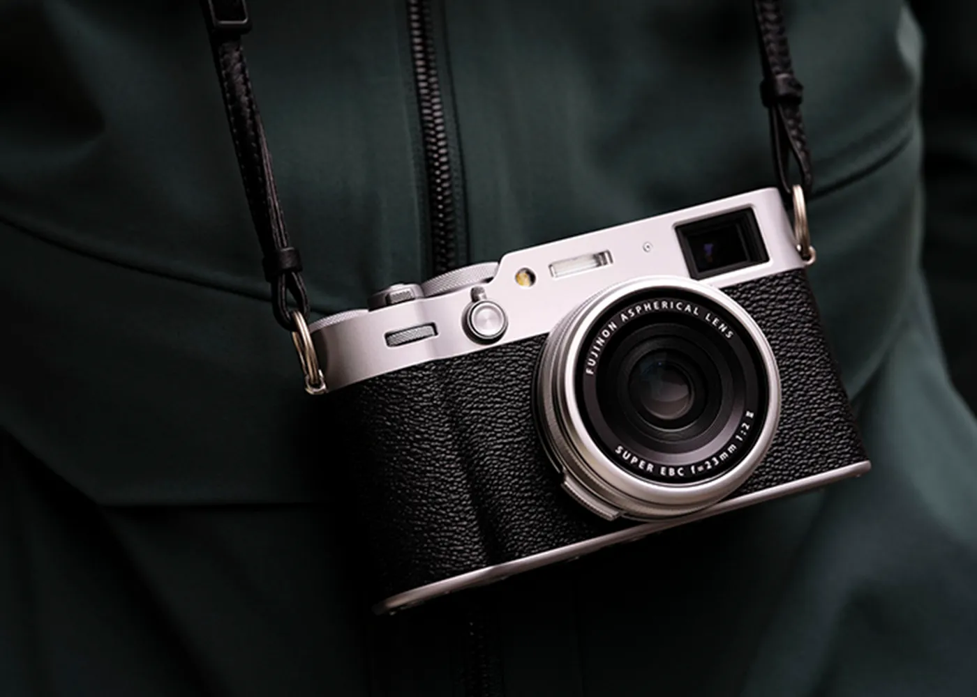 Fujifilm X100VI cameră foto compactă pentru concediul de vară 2025
