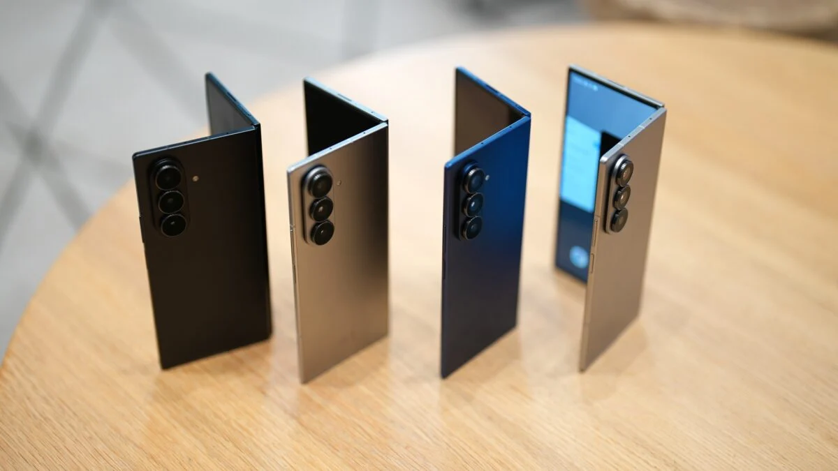 Cele patru variante de culoare ale Galaxy Z Fold7: Blue Shadow, Jetblack, Silver Shadow și Mint