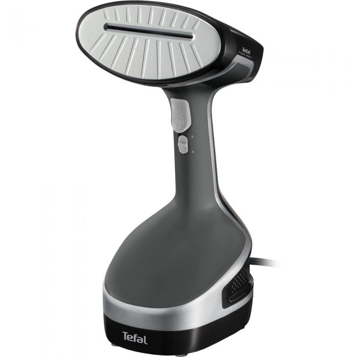 Fier de călcat vertical Tefal Access Steam+ DT8150E0 în acțiune Fier de călcat vertical Tefal Access Steam+ DT8150E0 în acțiune