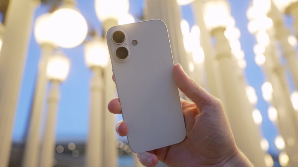 Sistemul de camere iPhone 17 cu senzor de 24MP pentru selfie