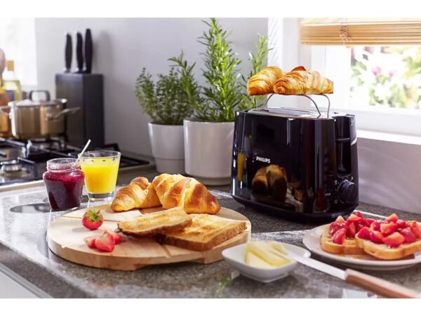 Top 7 Prajitoare de paine pentru bucătărie in 2025 aranjate pe un blat modern de bucătărie