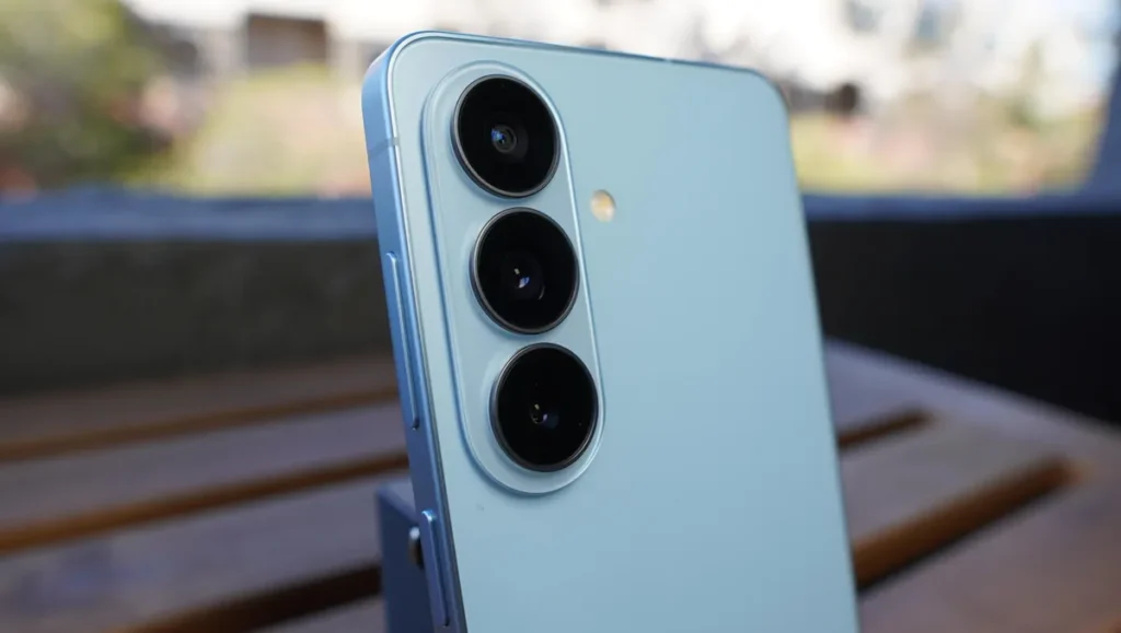 Camera foto Samsung Galaxy S26 cu sistem triplu și senzori avansați