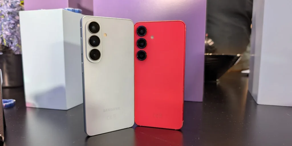 Samsung Galaxy S26 vs S25: Merită Upgrade-ul în 2026?